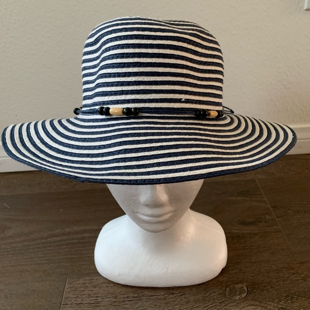 100% straw hat
